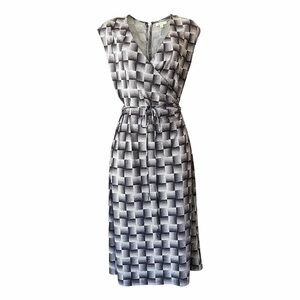 BEBE Women's Geometric Optical Print Wrap Dress Black White V-Neck Size S USA